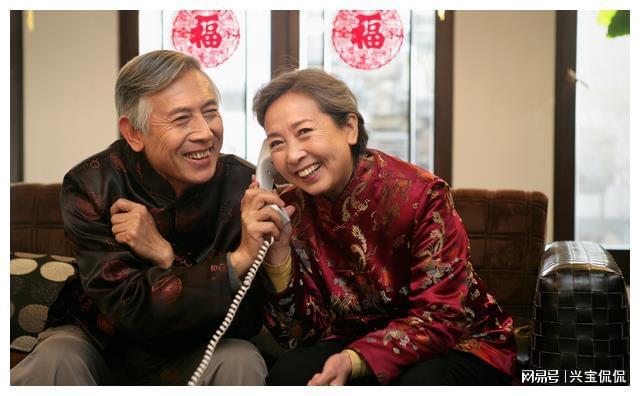 百岁老人跷家去_去老人家里_白岁老人跷家去