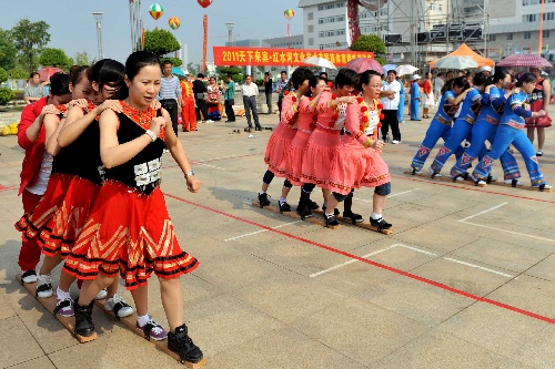 吹裙子下载和撕衣裳游戏_类似于萌虎吹裙子的卡通游戏_吹裙子游戏手机版