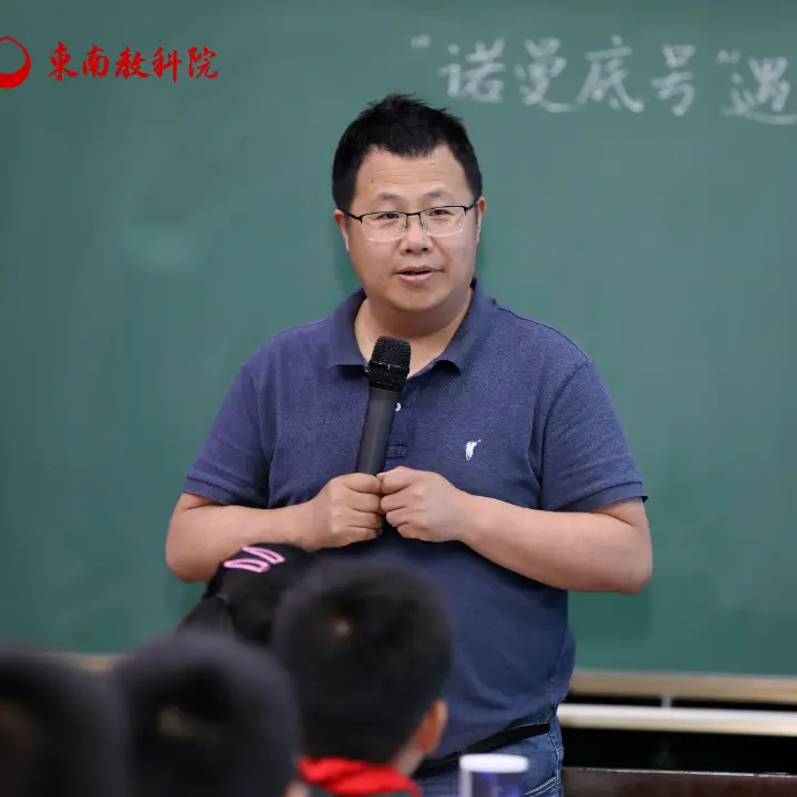 拉文克劳学院的学生有谁_拉文克劳学院配色_拉文克劳是什么学院