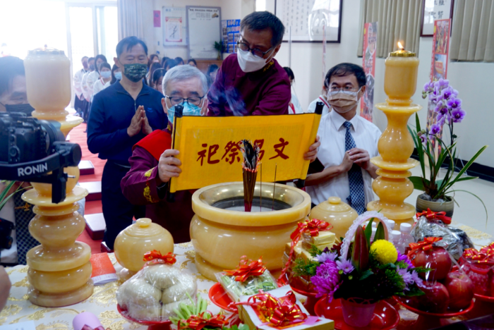 麻将换牌器下载手机版_换三张麻将下载手机版游戏_麻将合集2安卓1000币修改